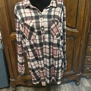 Long shirt, like new, New York laundry, cute buttons, 3x
